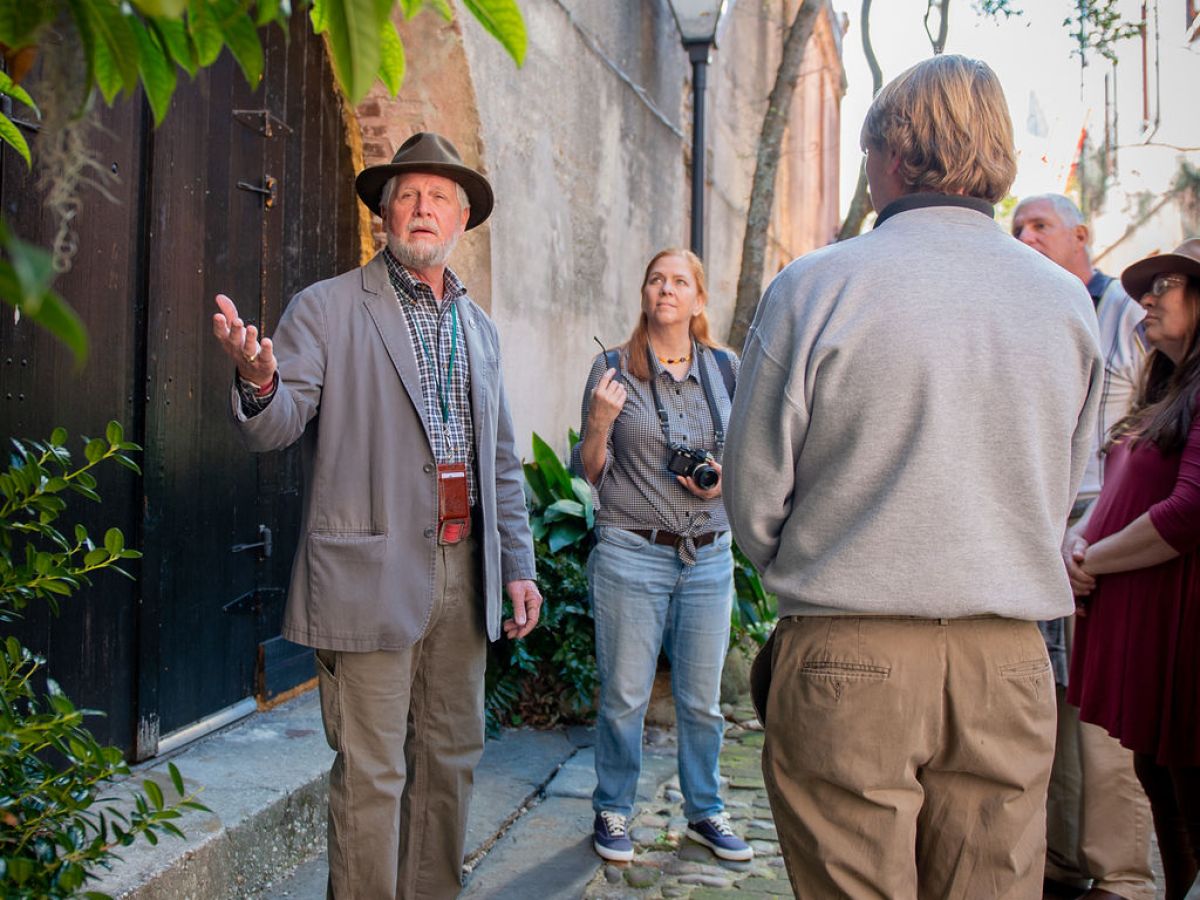 Hugo Stiglitz et al. standing on a sidewalk