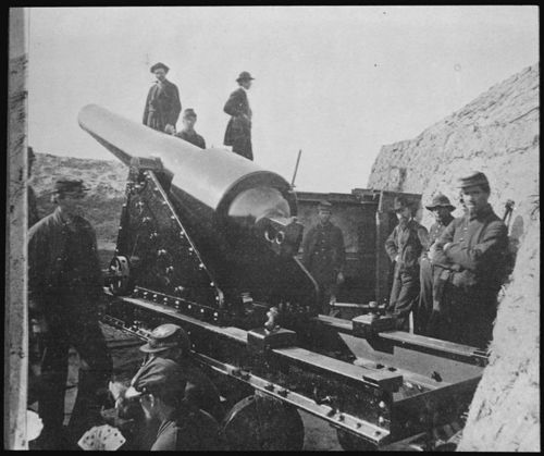 716px-A_200-pound_Parrott_rifle_in_Fort_Gregg_on_Morris_Island,_South_Carolina,_1865_-_NARA_-_533271 716px-A_200-pound_Parrott_rifle_in_Fort_Gregg_on_Morris_Island,_South_Carolina,_1865_-_NARA_-_533271