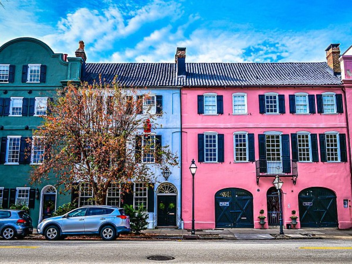 a car parked in front of a building
